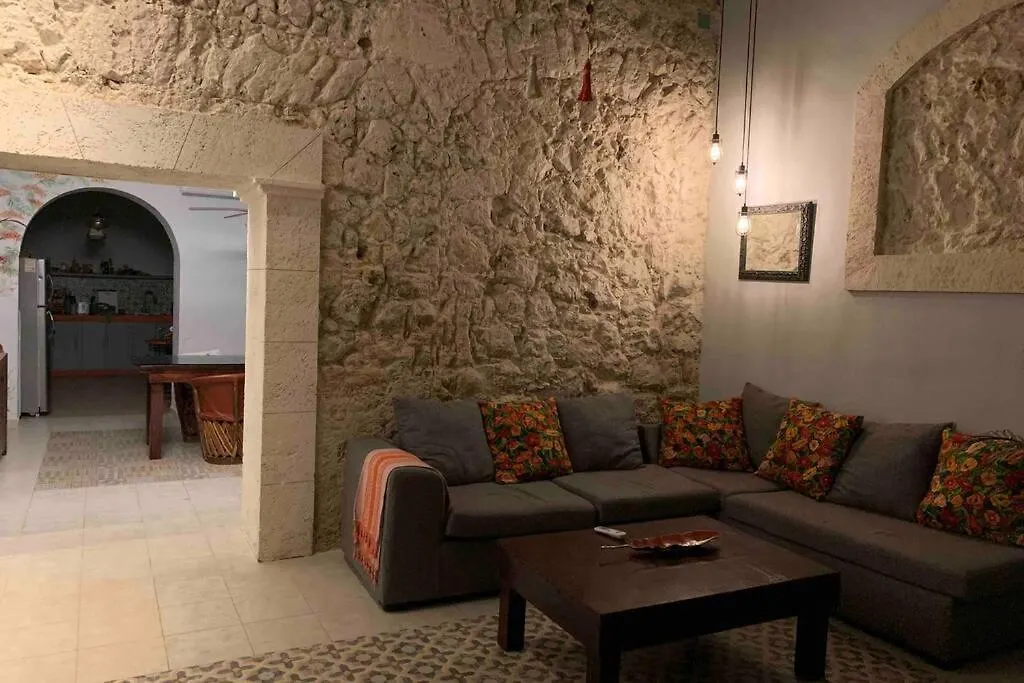 Casa El Flamboyán dentro de la ciudad amurallada-1